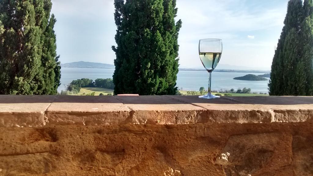 Antico Casale Tiravento Aparthotel Passignano sul Trasimeno Exterior photo